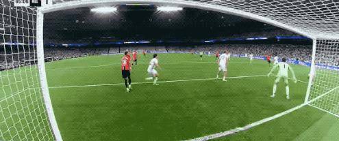 2-1！西甲豪门获胜神剧情：主场三球被吹，1分钟2球逆转，全胜领跑