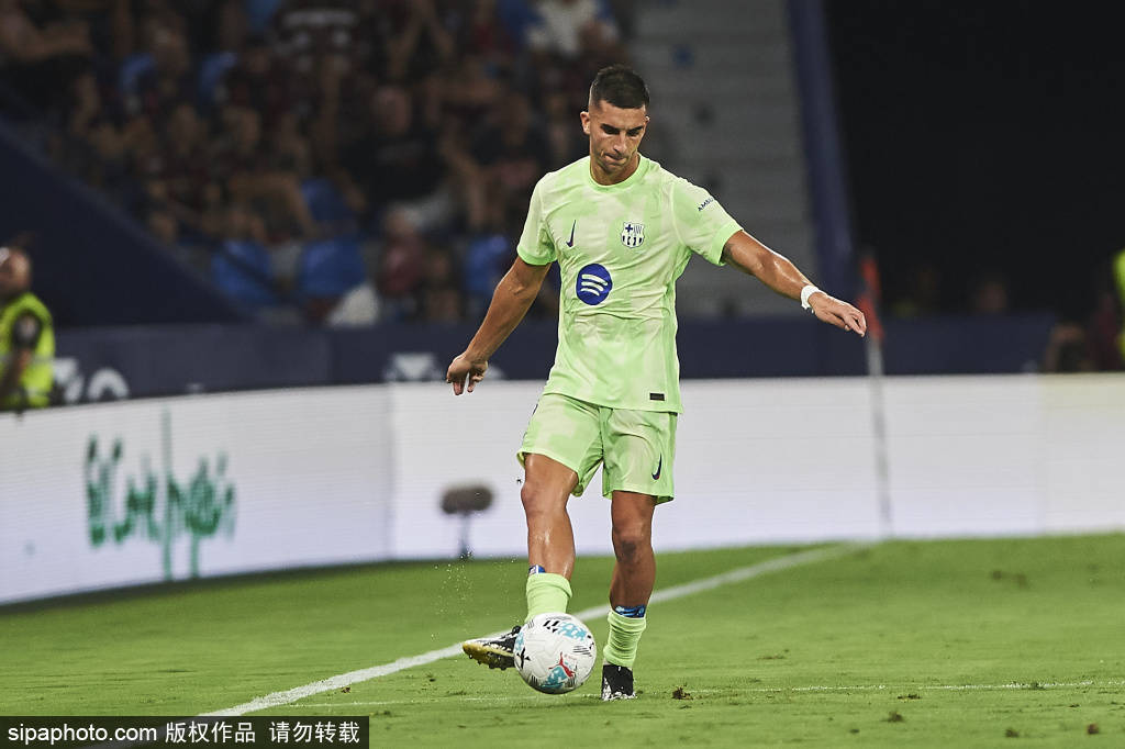 佩德里惊艳世界：巴萨新核荣膺西甲八月最佳进球