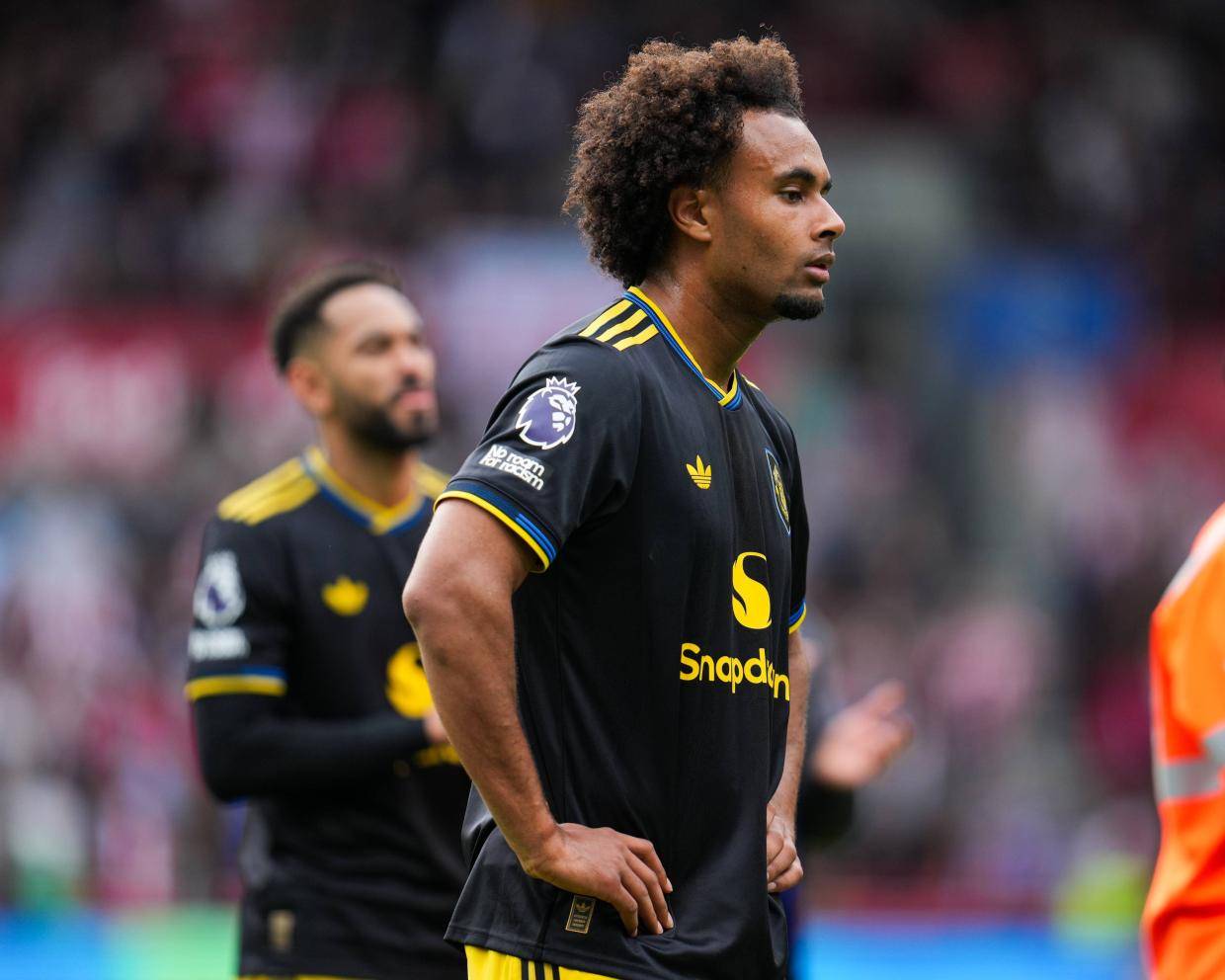 热门球员齐尔克泽转会风云：罗马曼联的博弈与期待